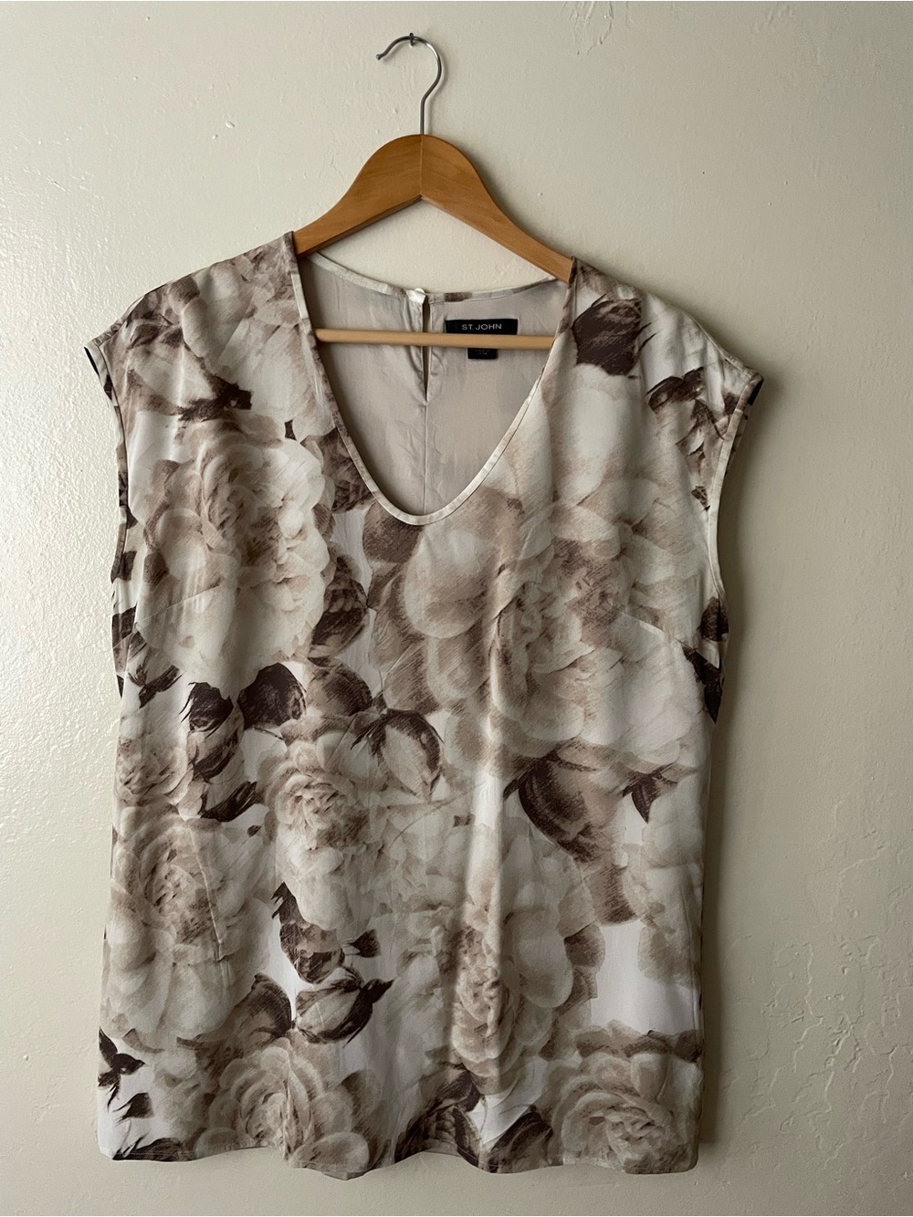 St. John silk taupe and Brown Floral V-Neck Sleeveless Blouse